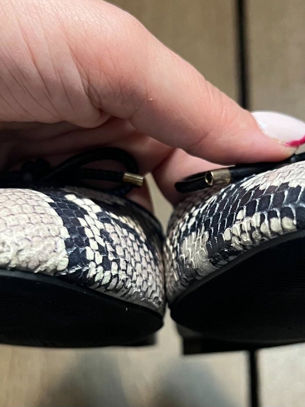 Stuart Weitzman Snakeskin Ballet Flats Womens 8.5M Leather Bow Round Toe Slip On - Picture 9 of 11